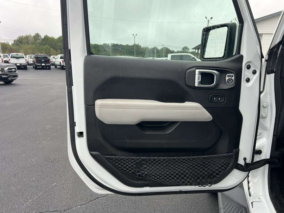 Used 2021 Jeep Gladiator Overland image 17