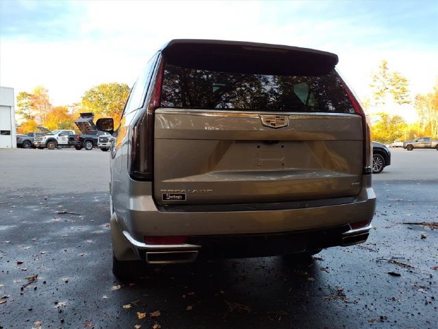 Used 2023 Cadillac Escalade Premium Luxury w/ Performance Package AWD/4WD image 6