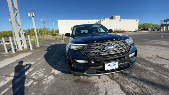 Certified 2022 Ford Explorer XLT w/ Equipment Group 202A AWD/4WD image 3