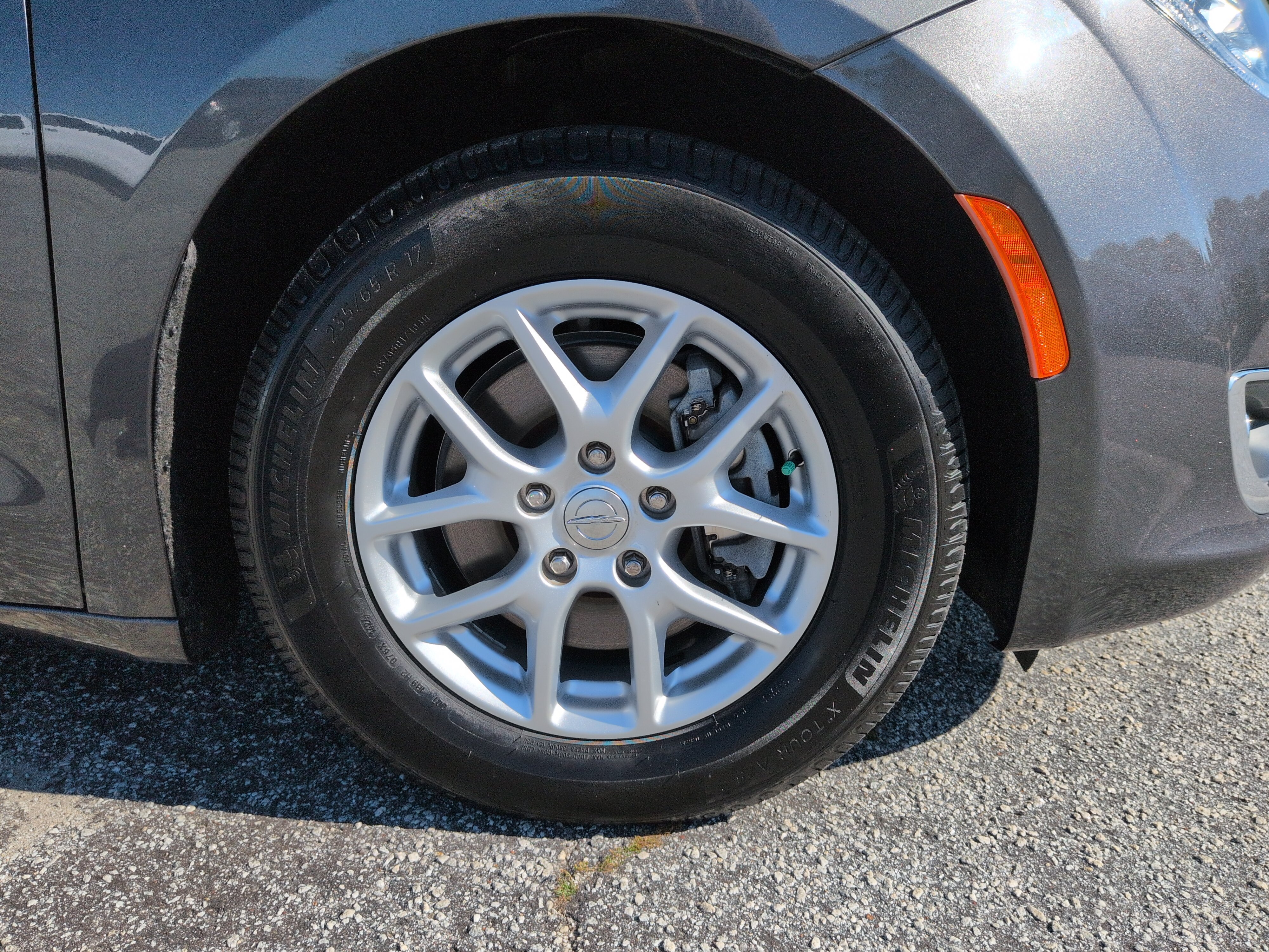 Used 2020 Chrysler Pacifica Touring-L FWD image 9