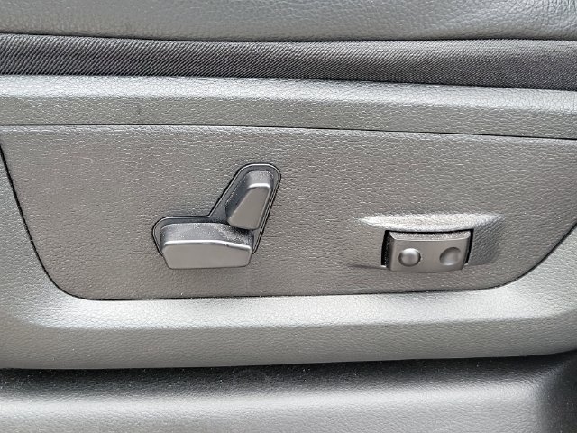 Used 2026 RAM 3500 Laramie AWD/4WD image 18