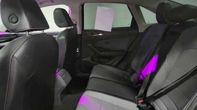 Used 2025 Volkswagen Jetta SE image 18