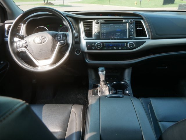 Used 2019 Toyota Highlander XLE AWD/4WD image 20