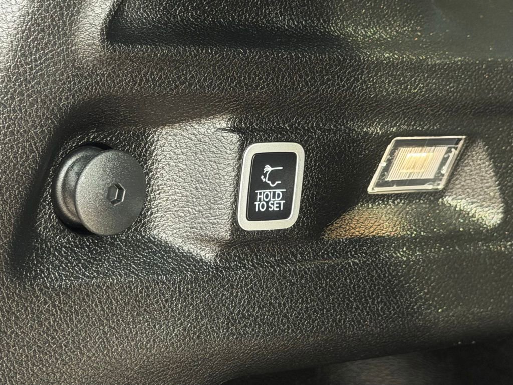 Used 2021 Jeep Grand Cherokee L Laredo w/ Luxury Tech Group I image 12