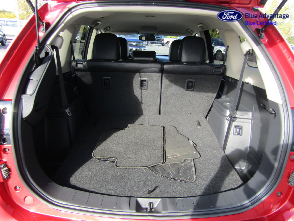 Used 2018 Mitsubishi Outlander SEL AWD/4WD image 35