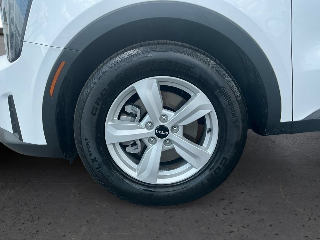 Used 2025 Kia Sorento LX FWD image 13