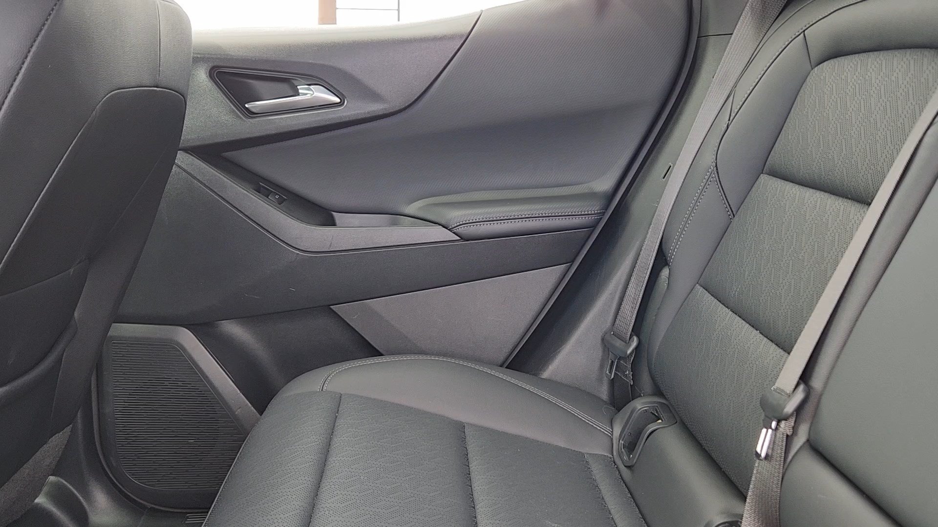Used 2025 Chevrolet Equinox LT w/ Convenience Package II AWD/4WD image 16