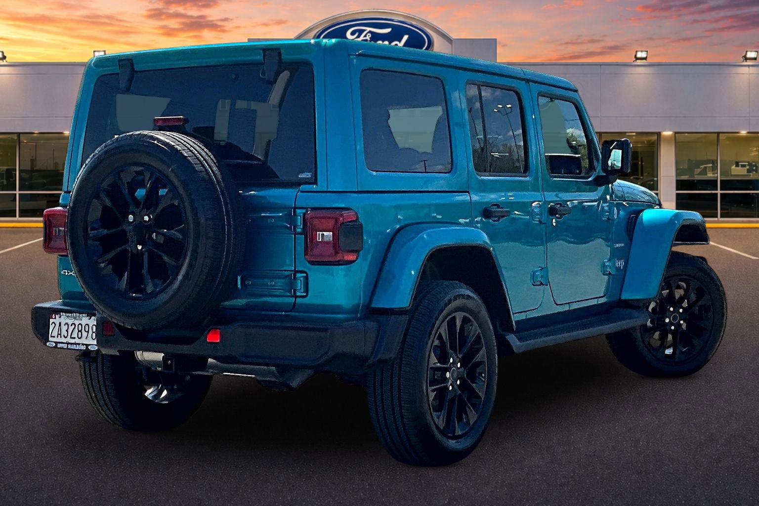 Used 2024 Jeep Wrangler Sahara w/ Technology Group AWD/4WD image 4