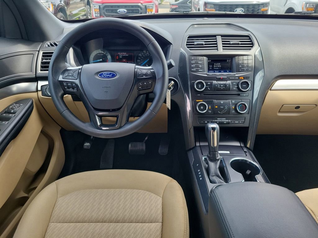 Certified 2017 Ford Explorer FWD image 12
