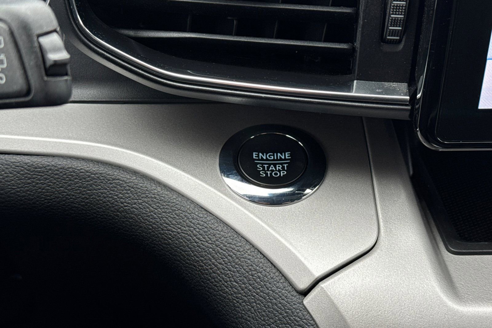 Certified 2023 Ford Explorer XLT w/ Equipment Group 202A image 25