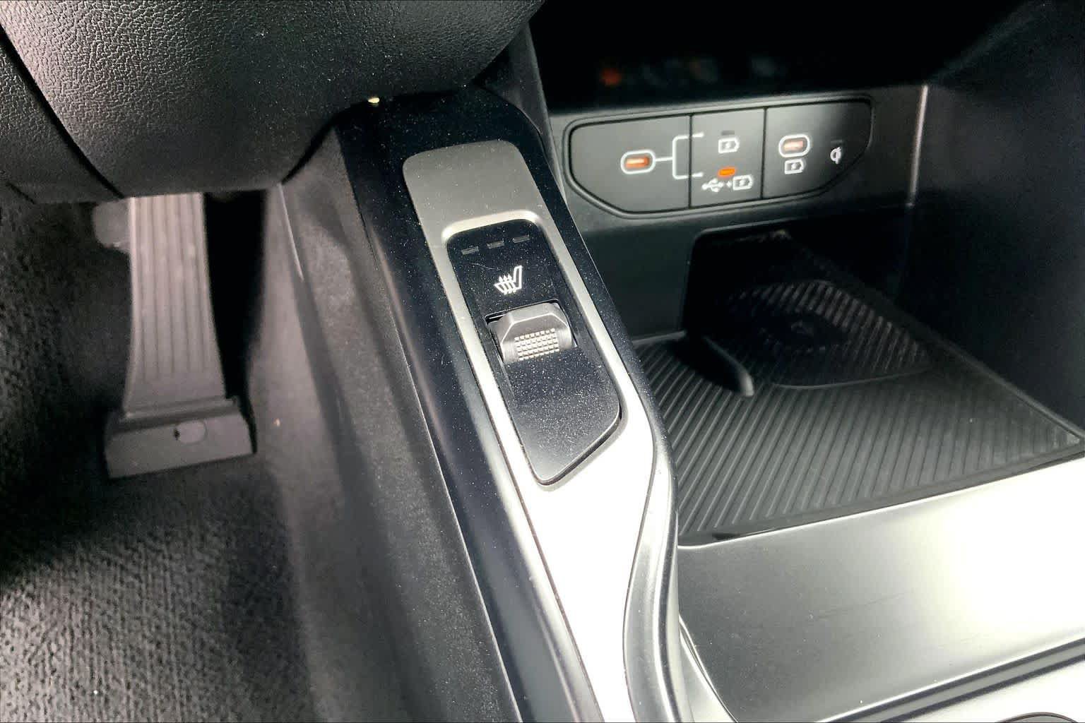 Used 2024 Kia Sorento S FWD image 31
