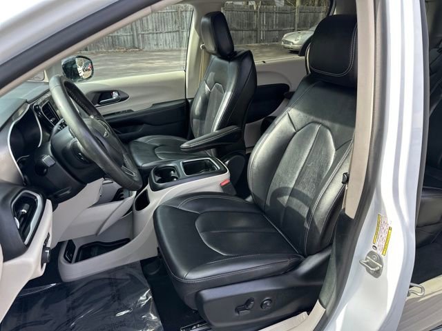 Used 2024 Chrysler Pacifica Touring-L FWD image 25