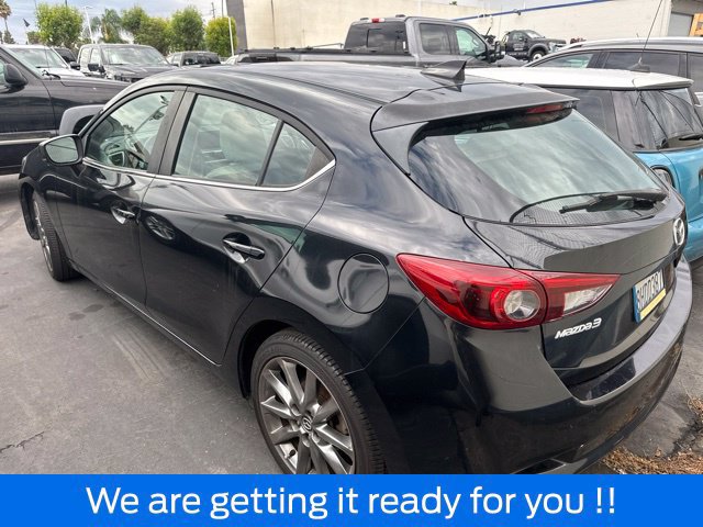 Used 2018 MAZDA MAZDA3 Grand Touring w/ Premium Equipment Package FWD image 2
