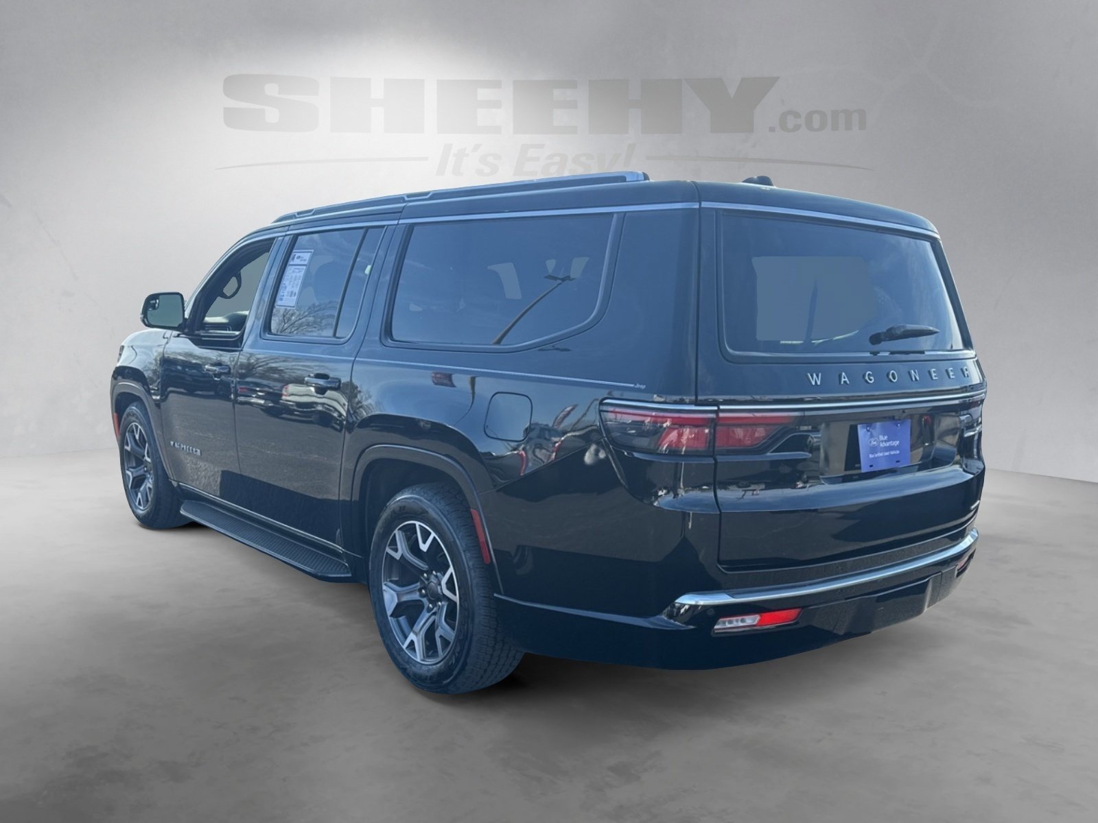 Used 2024 Jeep Wagoneer L Series III w/ Flexible Seating Group image 3