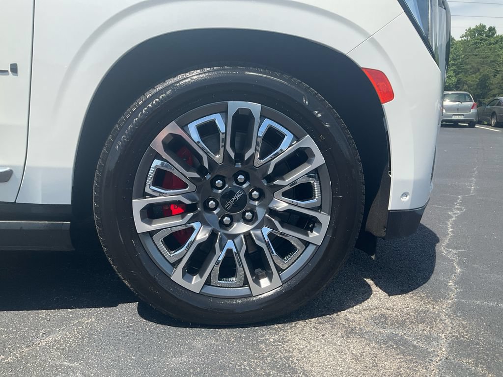 Used 2024 GMC Yukon Denali Ultimate AWD/4WD image 10
