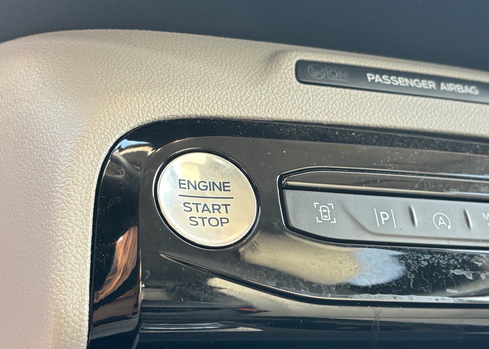 Certified 2025 Ford Escape Platinum w/ Premium Technology Package image 35