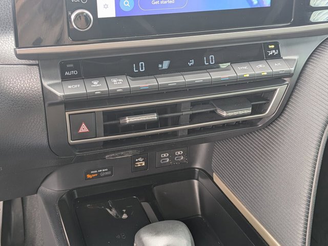Used 2025 Toyota Camry SE FWD image 23
