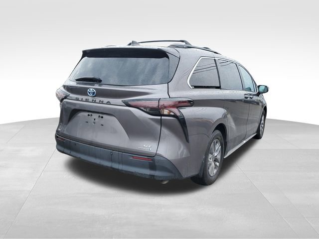 Used 2023 Toyota Sienna XLE image 3