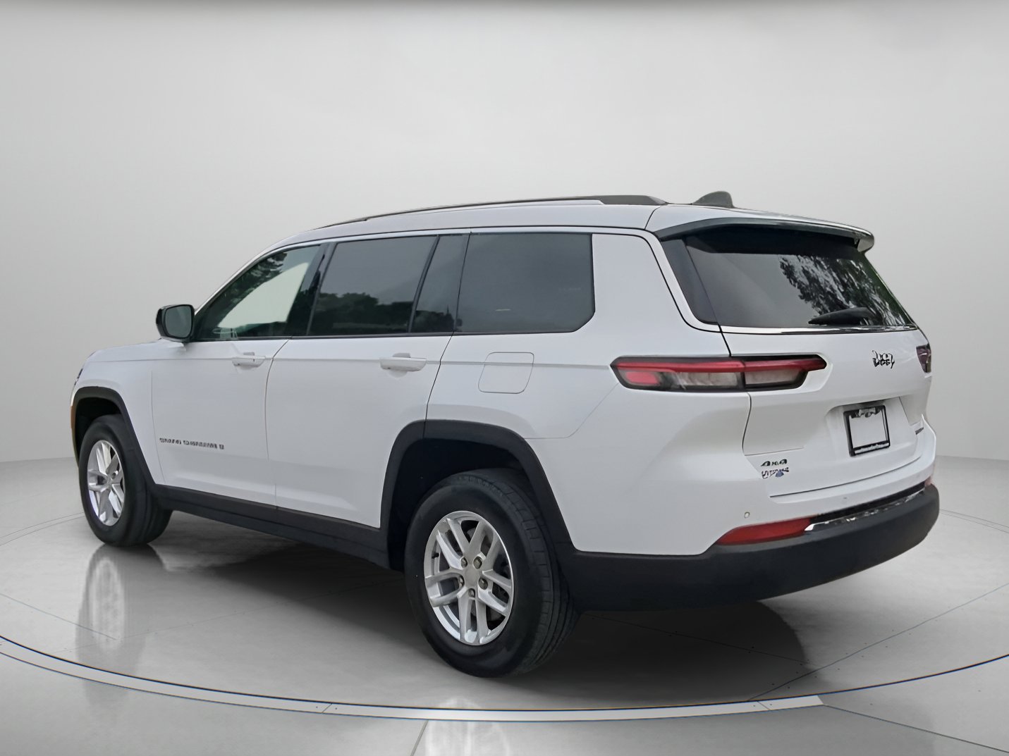 Used 2024 Jeep Grand Cherokee L Laredo AWD/4WD image 20
