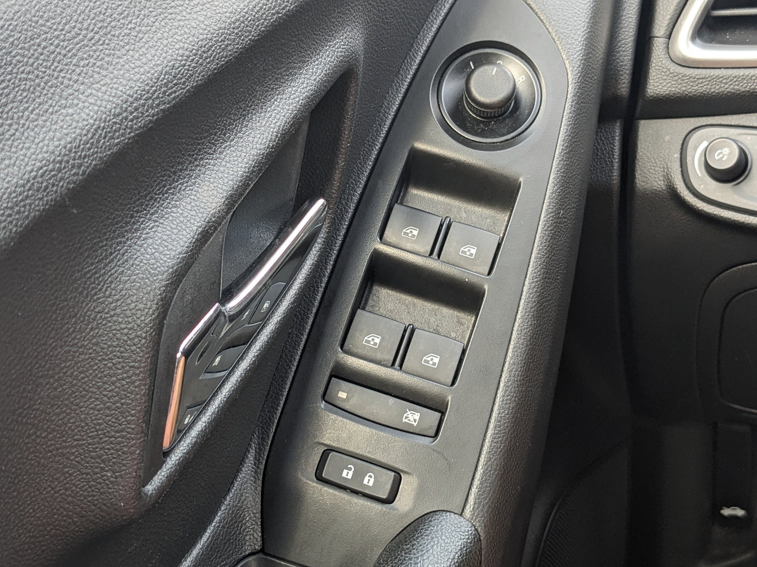 Used 2022 Chevrolet Trax LS w/ Tint and Cruise Package image 18