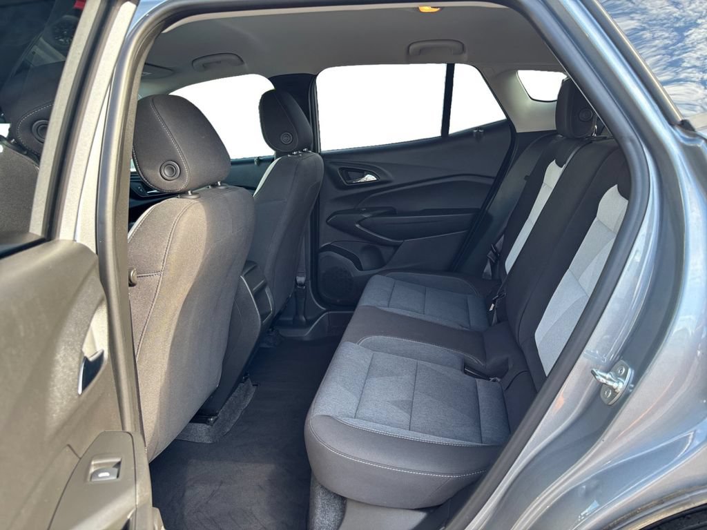 Used 2024 Chevrolet Trax LS w/ LS Convenience Package FWD image 21