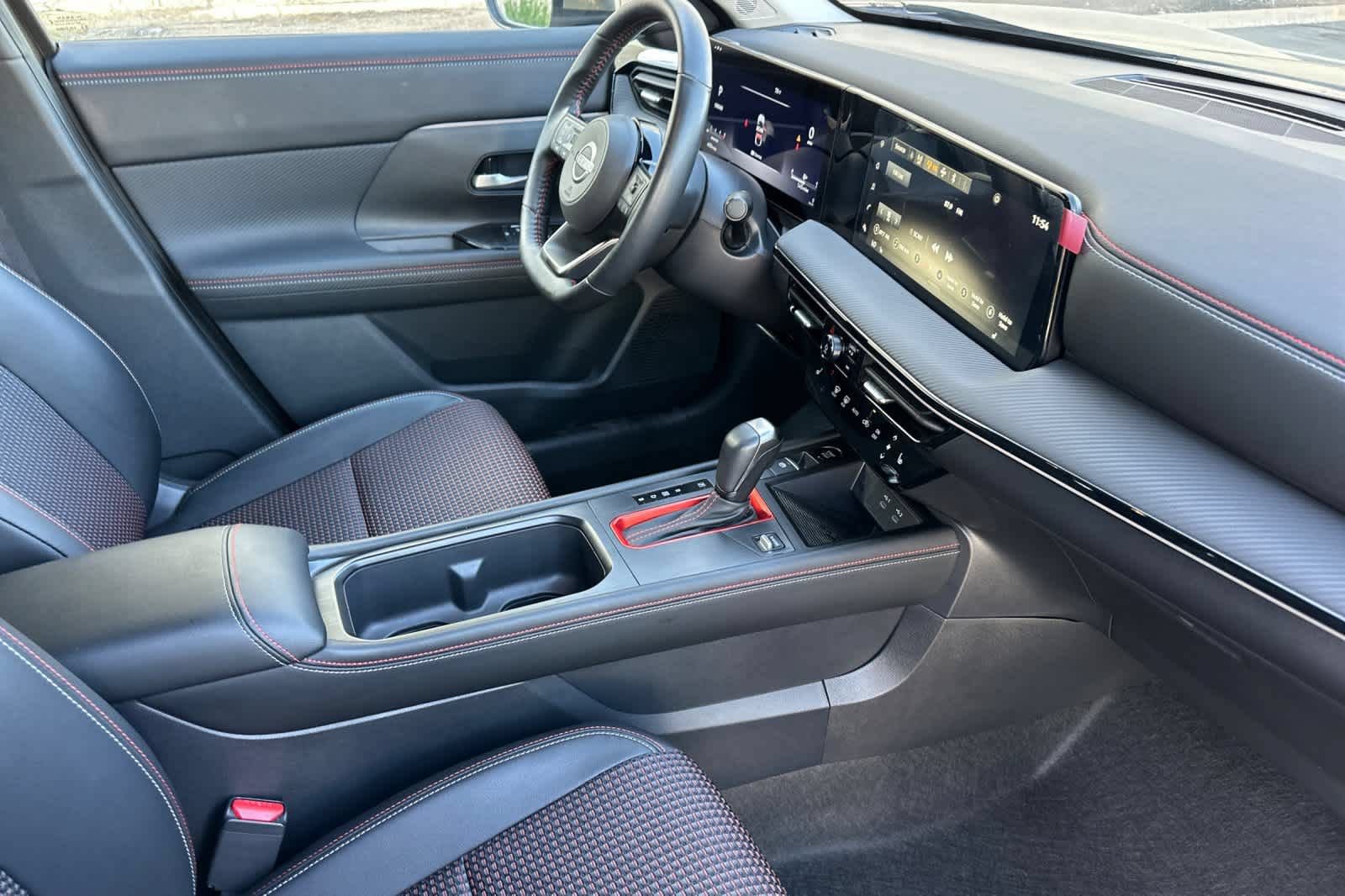 Used 2025 Nissan Kicks SR w/ SR Premium Package AWD/4WD image 17