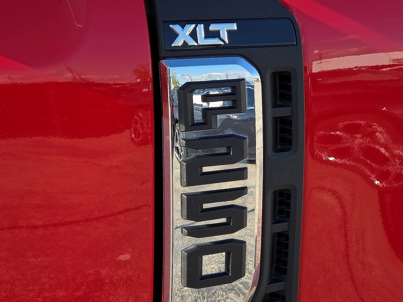 Certified 2025 Ford F250 XLT w/ Tremor Off-Road Package AWD/4WD image 8
