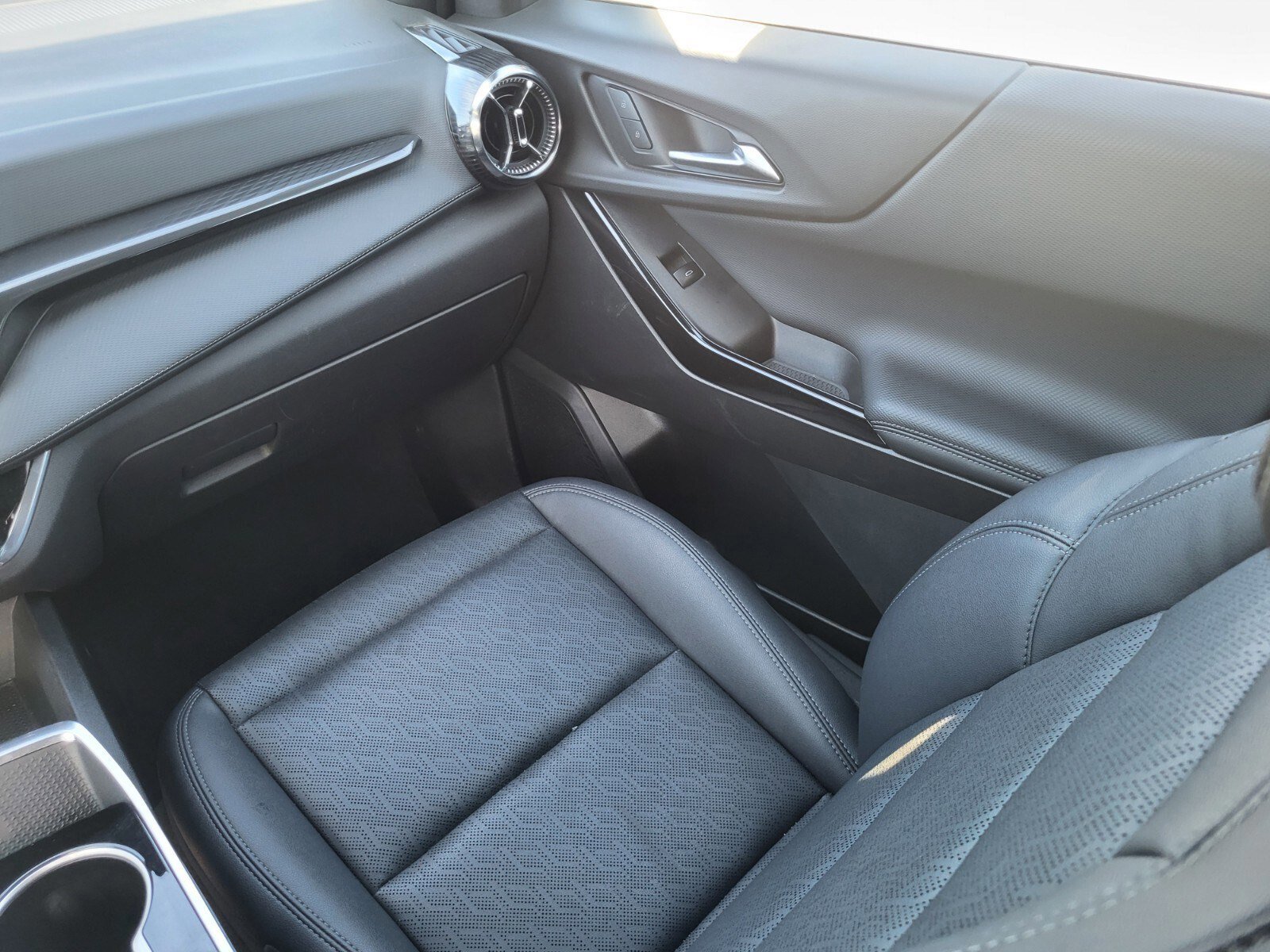 Used 2025 Chevrolet Equinox LT w/ Convenience Package II image 16