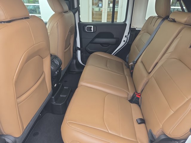 Used 2023 Jeep Wrangler Unlimited Sahara w/ Cold Weather Group AWD/4WD image 4