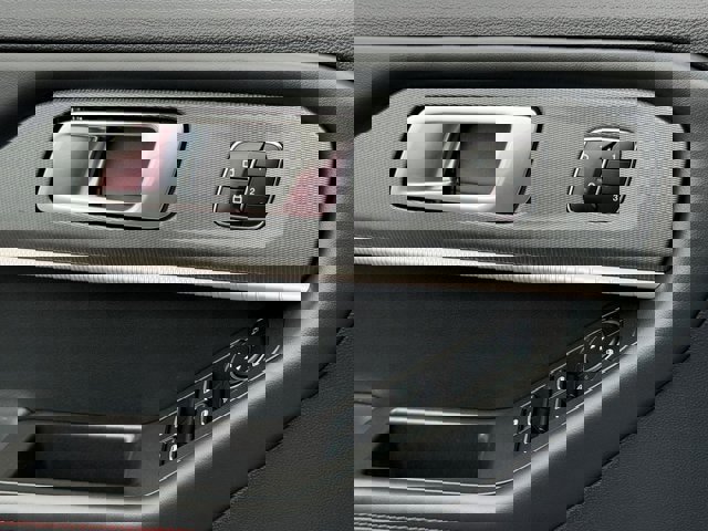 Certified 2025 Ford Explorer ST-Line w/ Premium Package image 39