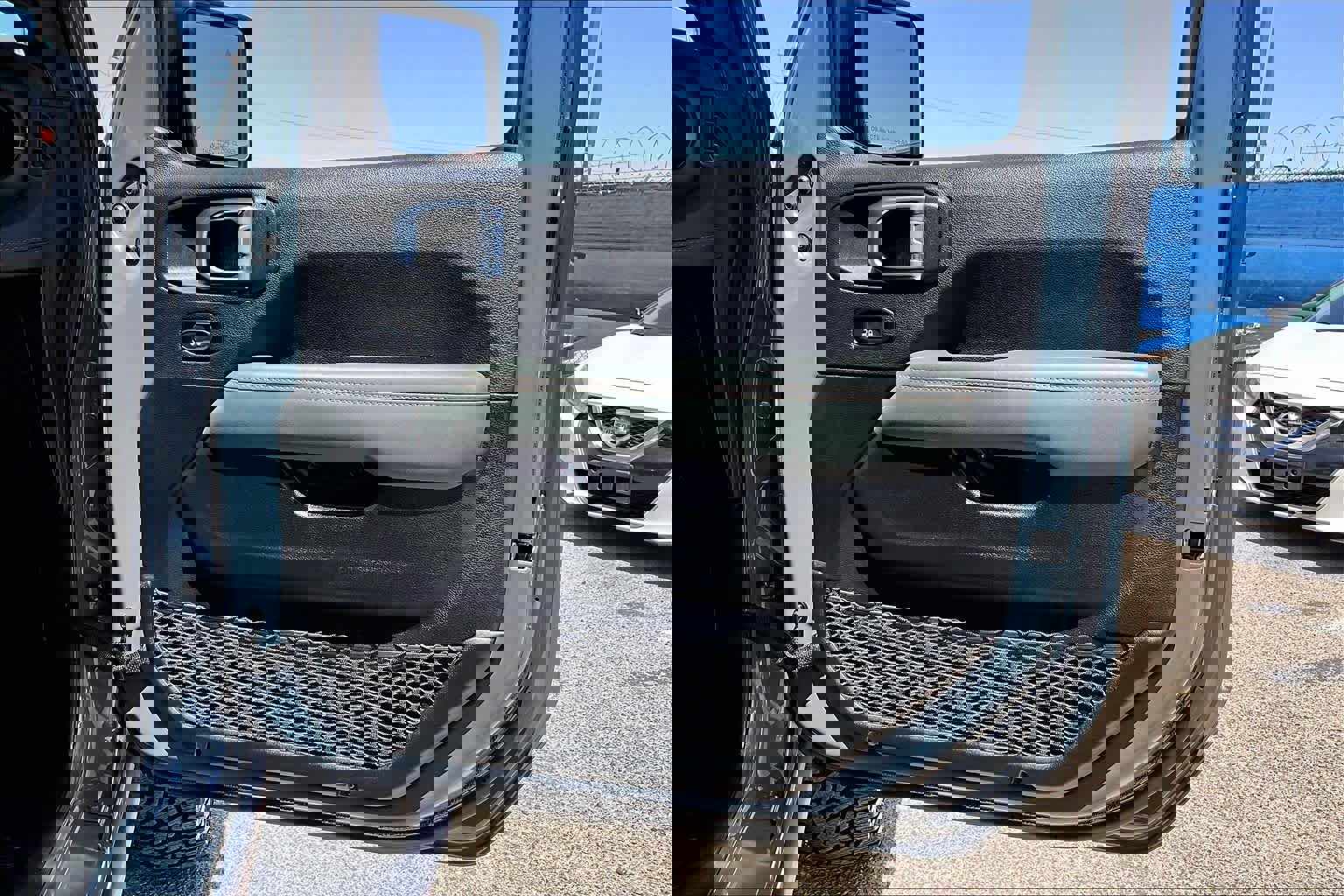 Used 2025 Jeep Gladiator Mojave AWD/4WD image 21