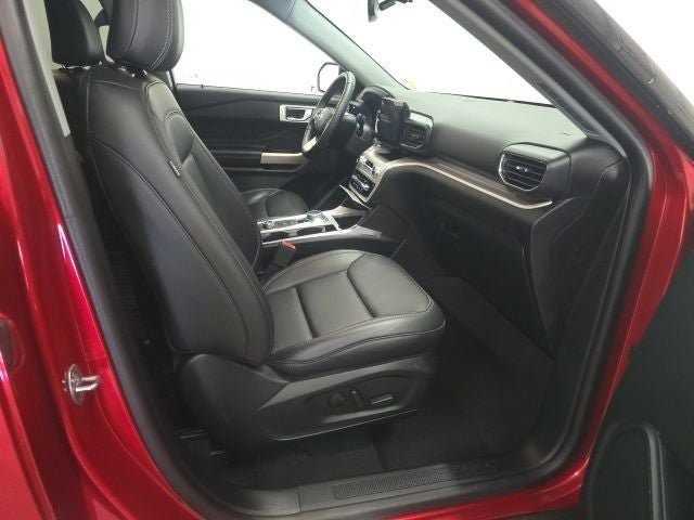 Certified 2024 Ford Explorer XLT w/ Equipment Group 202A AWD/4WD image 3
