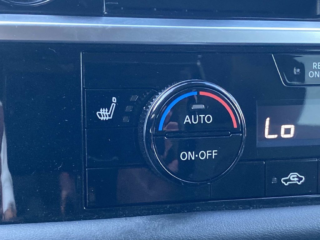 Used 2025 Nissan Pathfinder SV AWD/4WD image 29