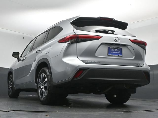 Used 2021 Toyota Highlander XLE AWD/4WD image 10