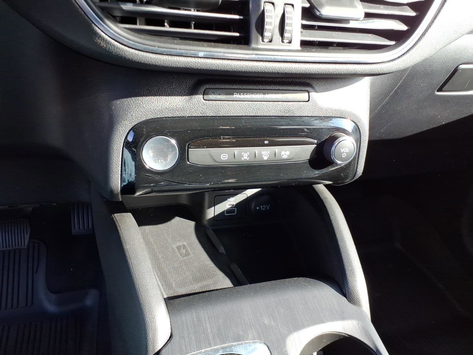 Certified 2025 Ford Escape Platinum w/ Class II Trailer Tow Package image 20