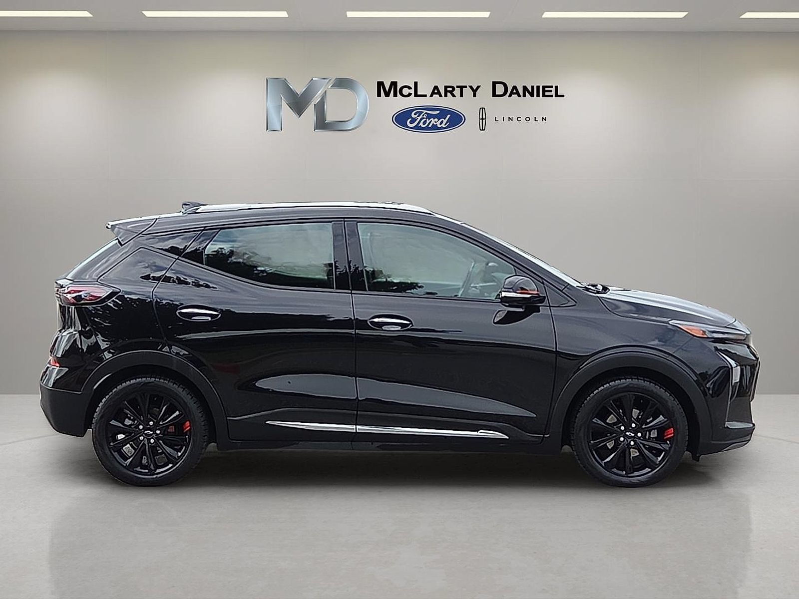 Used 2023 Chevrolet Bolt EUV Premier w/ Sun & Sound Package FWD image 6