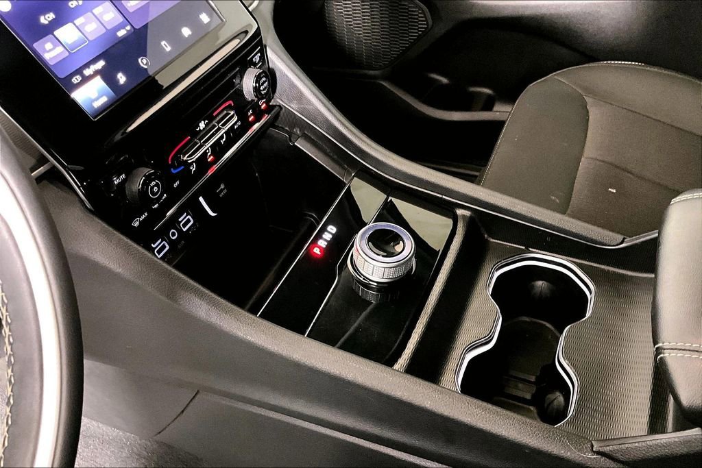 Used 2023 Jeep Grand Cherokee Laredo X image 13