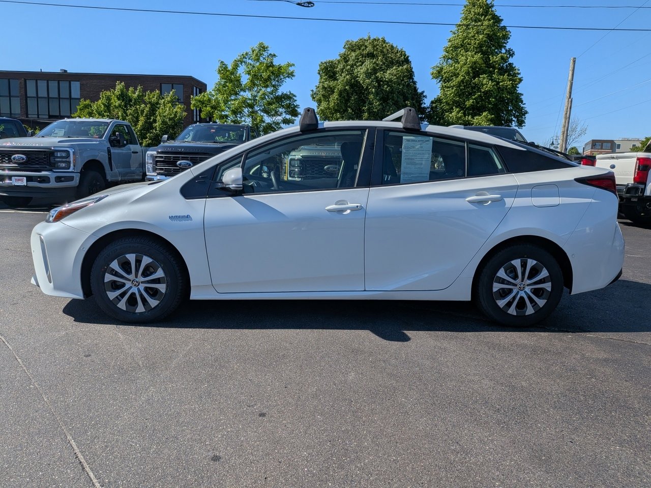 Used 2020 Toyota Prius LE w/ Carpet Mat Package AWD/4WD image 7
