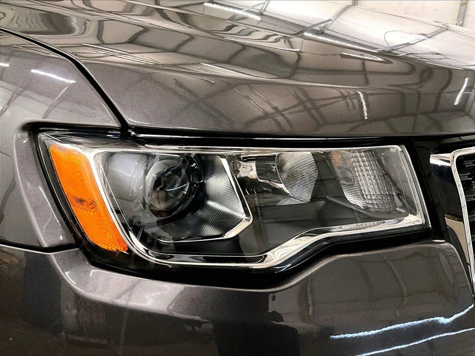 Used 2020 Jeep Grand Cherokee Limited AWD/4WD image 27