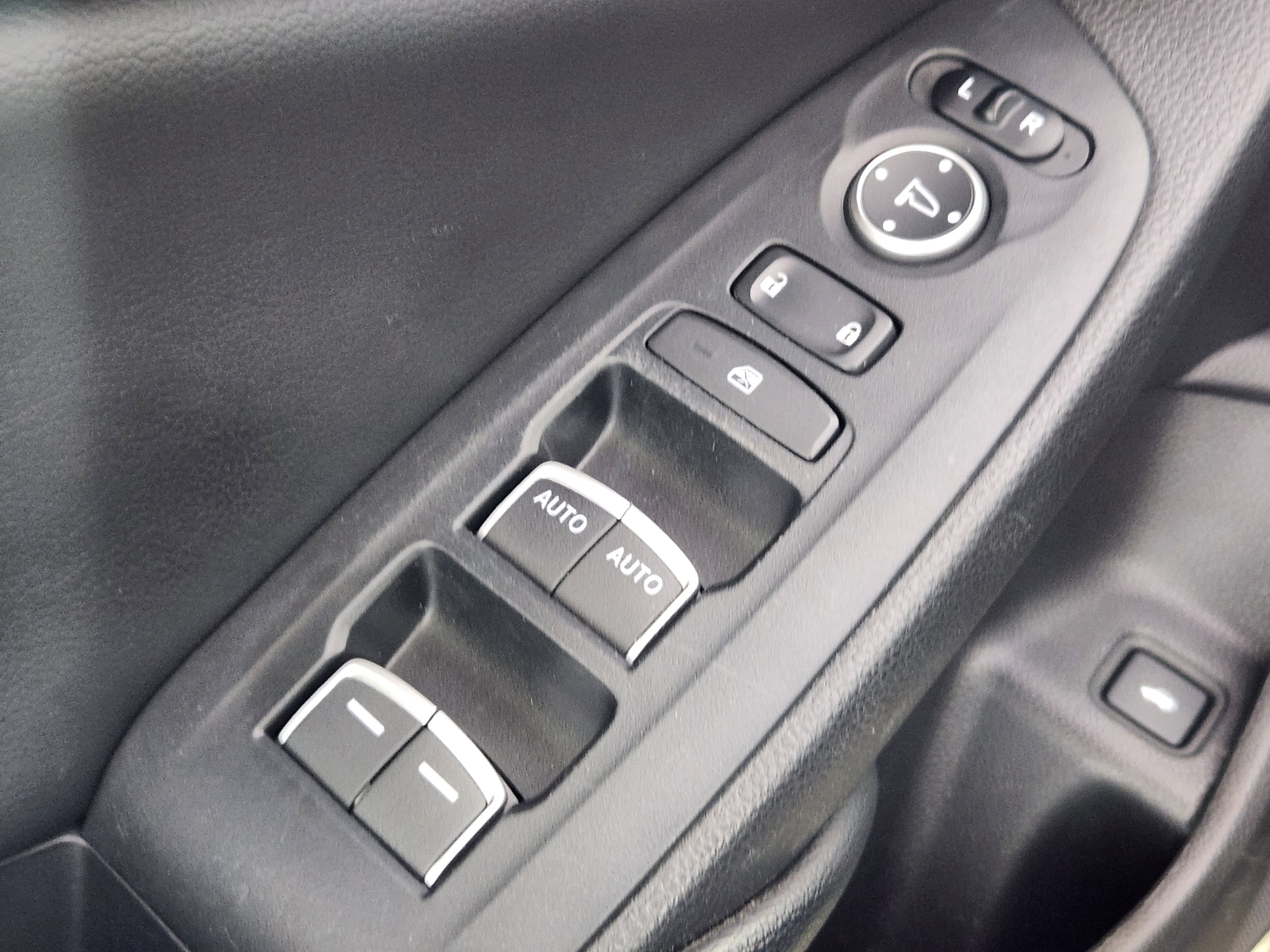 Used 2018 Honda Accord Sport image 17