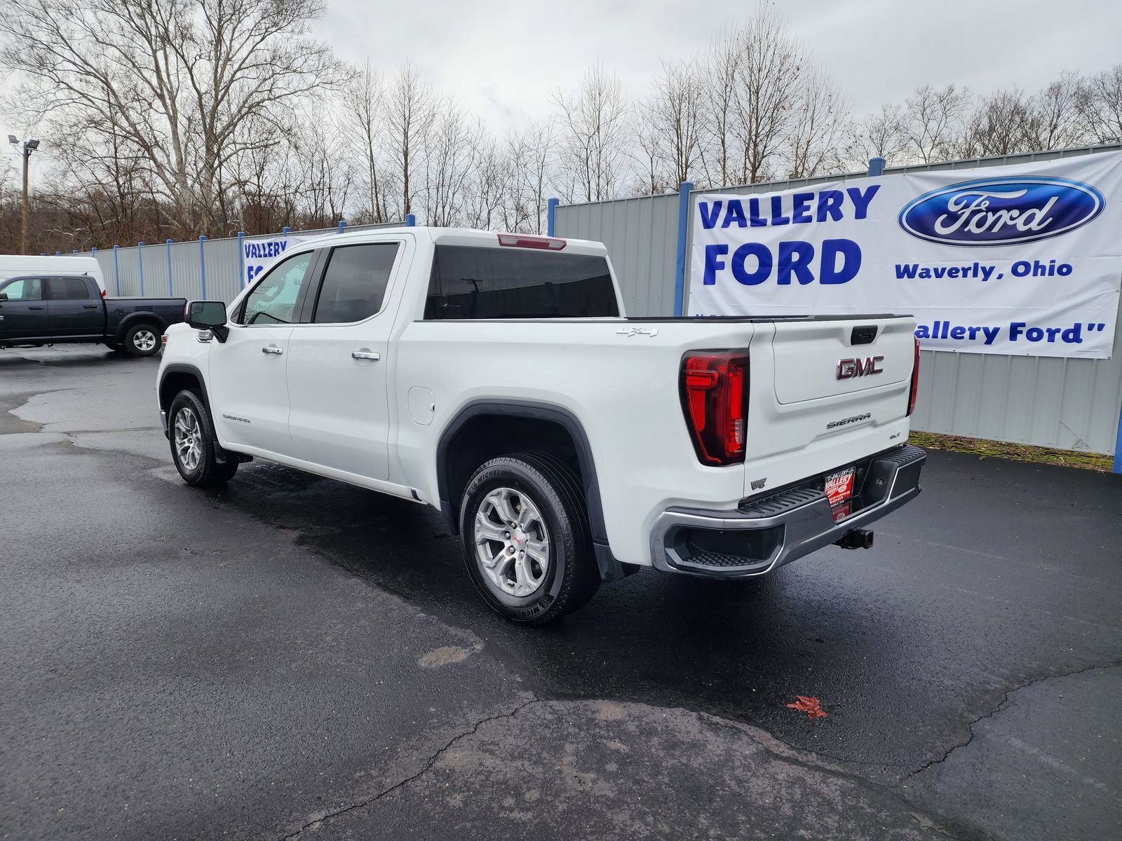 Used 2025 GMC Sierra 1500 SLT AWD/4WD image 3