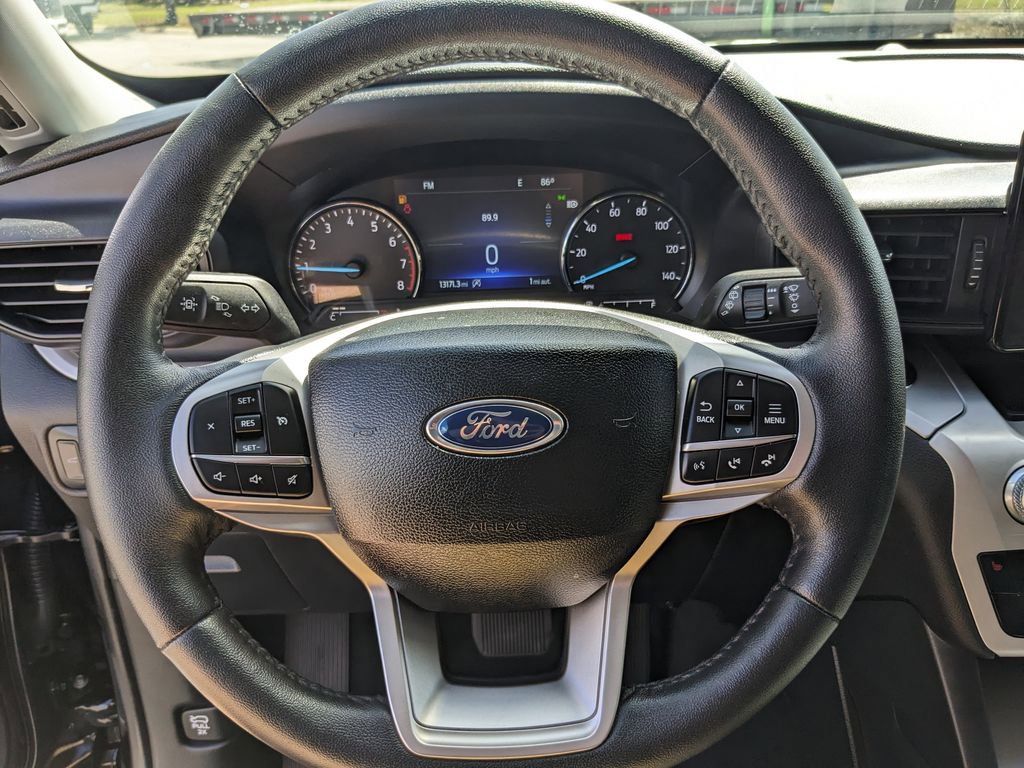 Certified 2024 Ford Explorer XLT image 6
