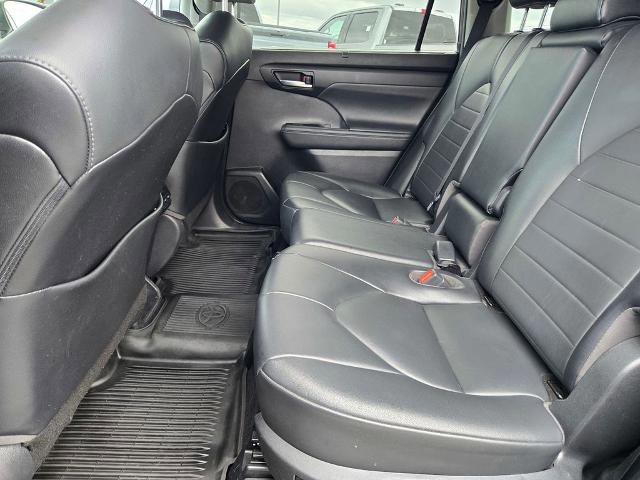 Used 2021 Toyota Highlander XLE FWD image 15