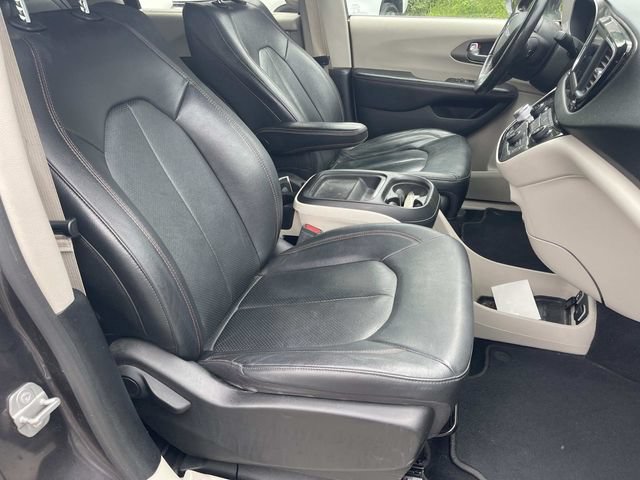 Used 2020 Chrysler Pacifica Touring-L FWD image 24
