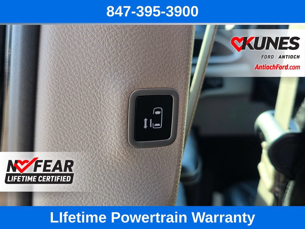 Used 2024 Chrysler Pacifica Touring-L FWD image 25