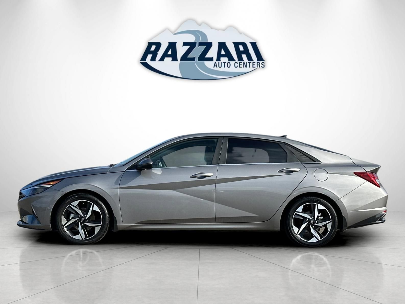 Used 2023 Hyundai Elantra Limited FWD image 6