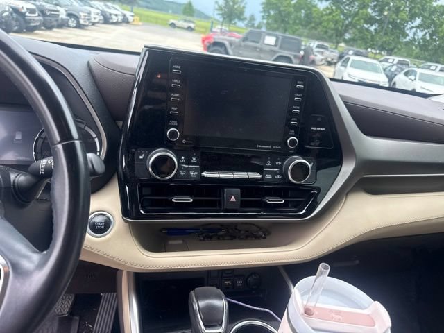 Used 2021 Toyota Highlander XLE FWD image 27