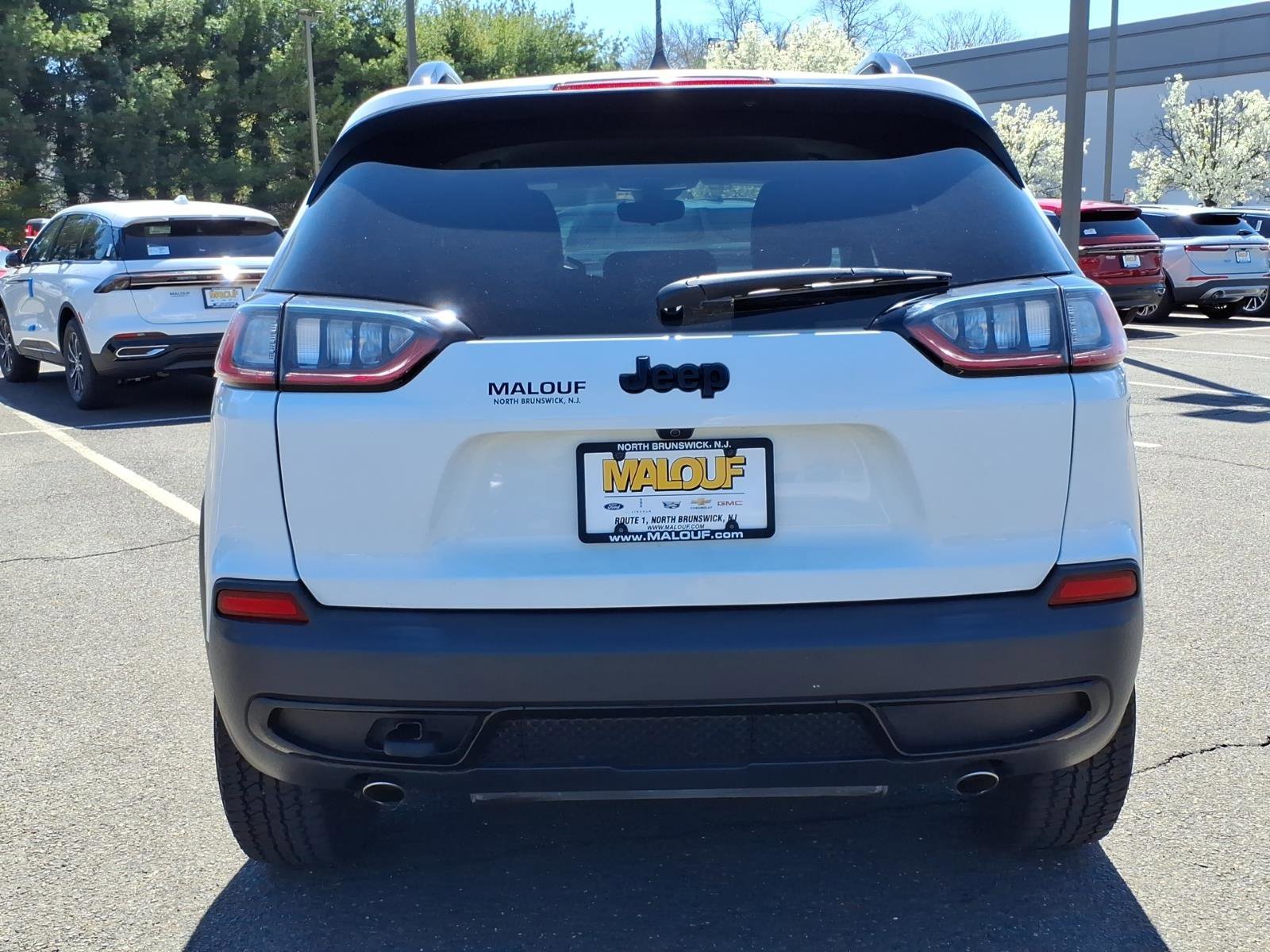 Used 2022 Jeep Cherokee Latitude AWD/4WD image 5