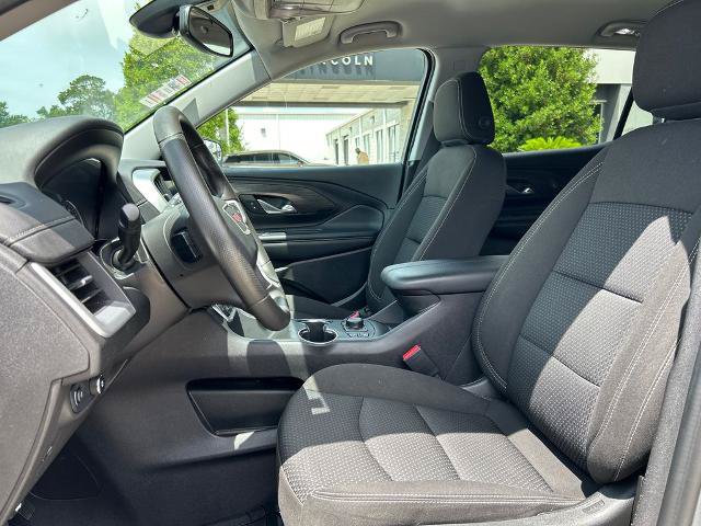 Used 2024 GMC Terrain SLE w/ Driver Convenience Package FWD image 13