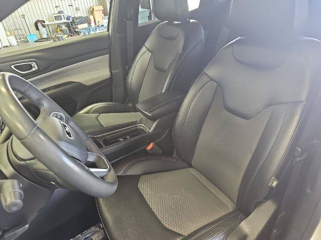 Used 2024 Jeep Compass Latitude AWD/4WD image 14